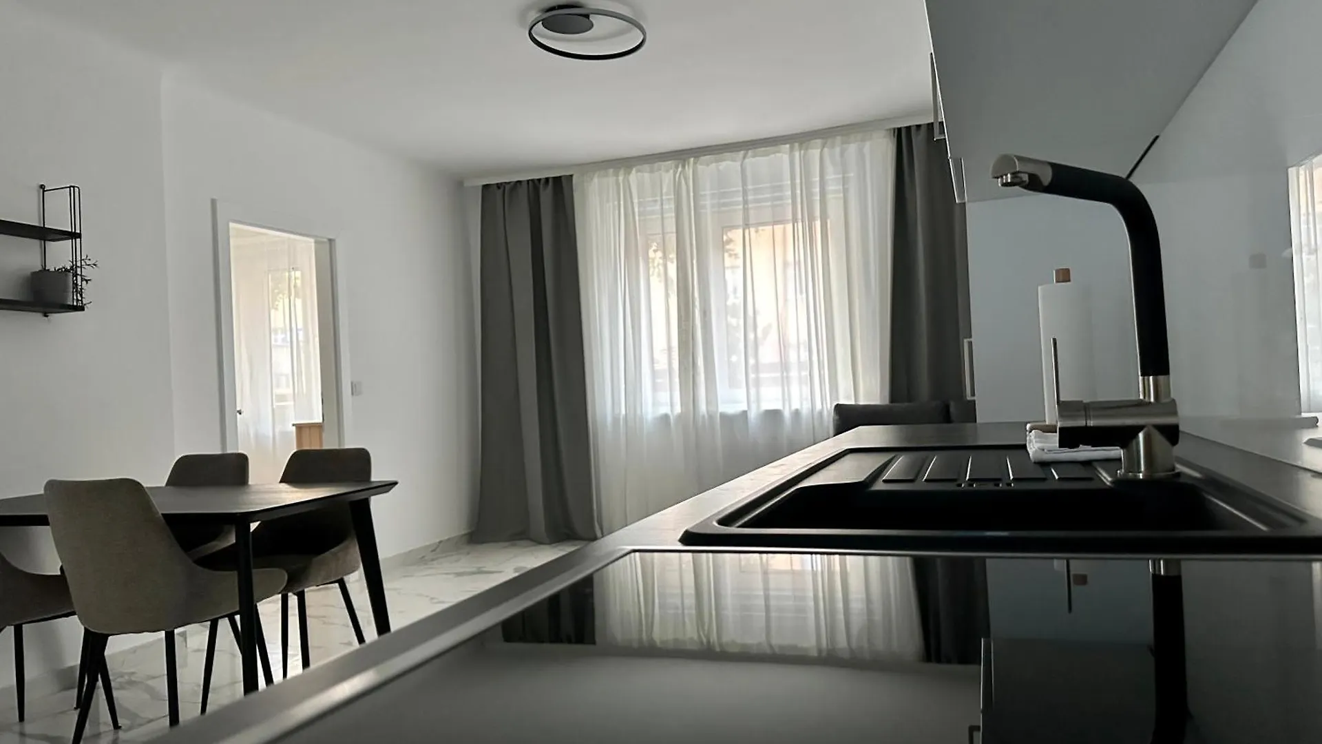 Viviane Paulos Apartment - Stylish Apartment At Wienerberg 0*, Vienna Austria