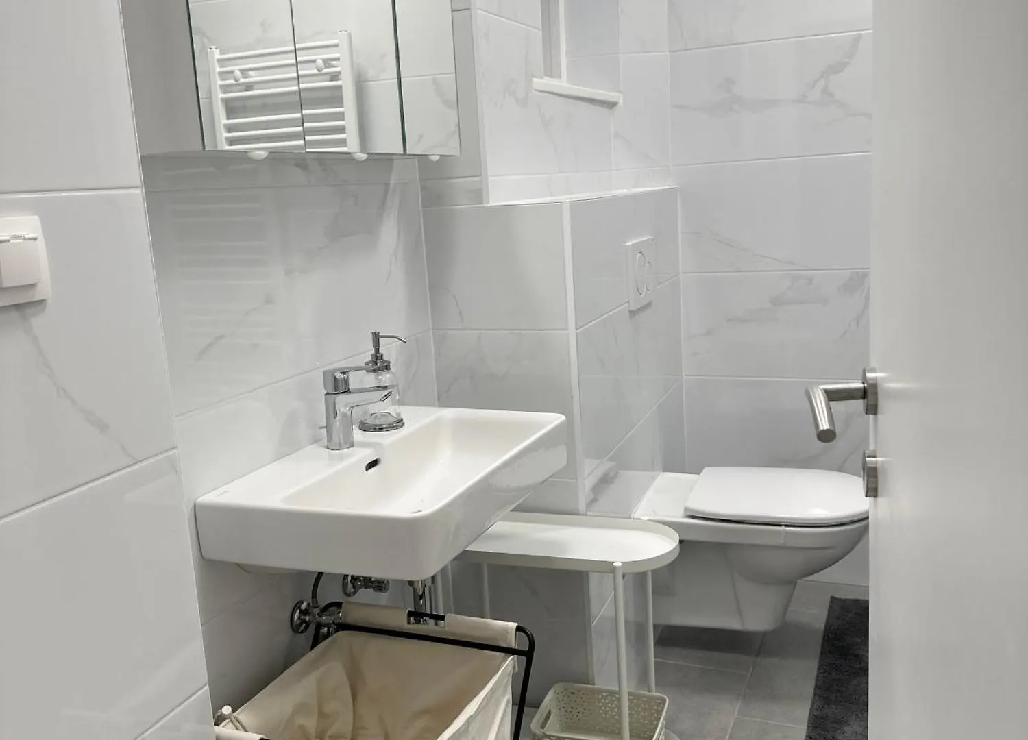 Viviane Paulos Apartment - Stylish Apartment At Wienerberg 0*, Vienna Austria