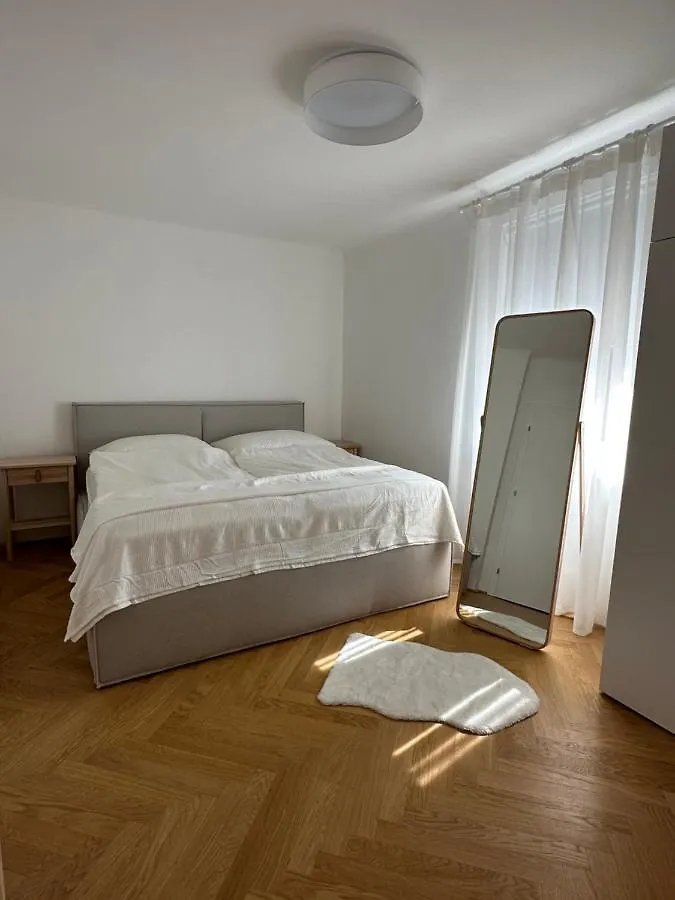 Viviane Paulos Apartment - Stylish Apartment At Wienerberg
